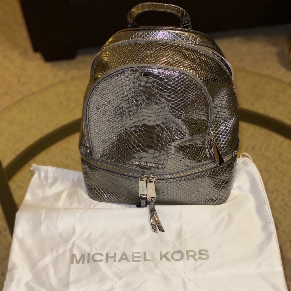 Michael Kors Medium Rhea Zip Backpack in Pewter